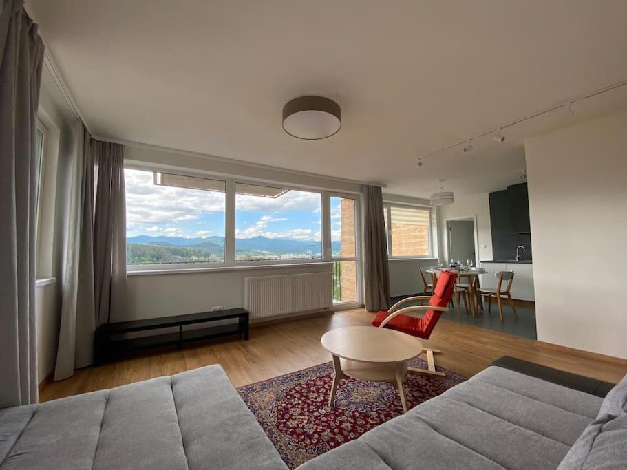 New Flat With A Mountain View, Garage Parking Daire Banská Bystrica Dış mekan fotoğraf
