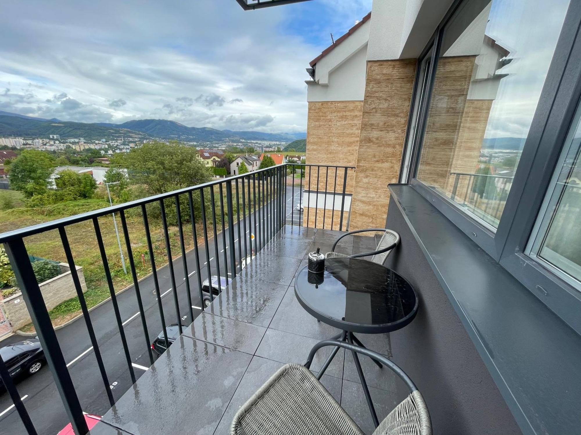 New Flat With A Mountain View, Garage Parking Daire Banská Bystrica Dış mekan fotoğraf